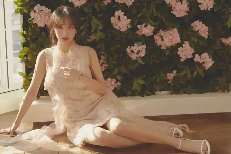 4k性感壁纸 - 美女 - 优雅坐姿 - 粉色蕾丝裙「哲风壁纸」