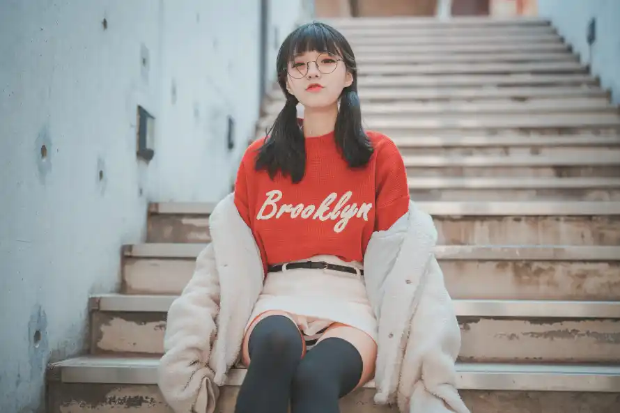 4k少女壁纸 - 美女 - 时尚穿搭 - 楼梯背景「哲风壁纸」 4k少女壁纸 - 美女 - 时尚穿搭 - 楼梯背景「哲风壁纸」