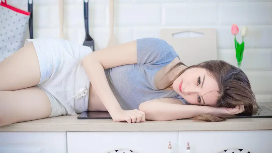 4k休闲壁纸 - 少女 - 居家 - 慵懒「哲风壁纸」 4k休闲壁纸 - 少女 - 居家 - 慵懒「哲风壁纸」
