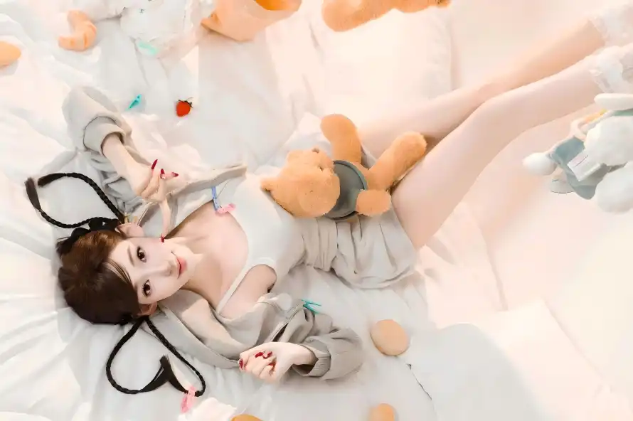 4k可爱壁纸 - 少女 - 清新 - 玩偶「哲风壁纸」