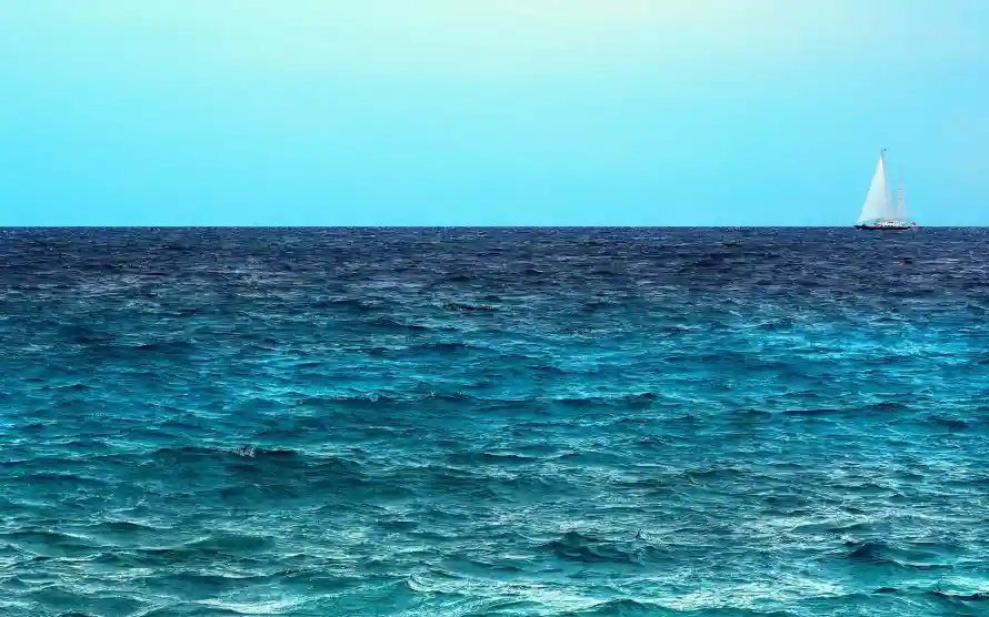 4k大海壁纸 - 海景 - 极简主义 - 海上帆船「哲风壁纸」