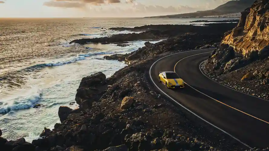 4k小米汽车壁纸 - 沿海公路 - 海边风景 - 黄色汽车「哲风壁纸」