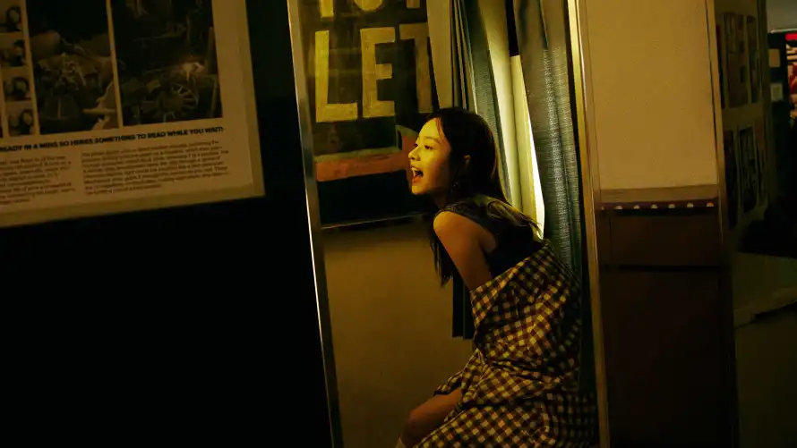 4k光影壁纸 - 室内 - 穿搭 - 女明星「哲风壁纸」