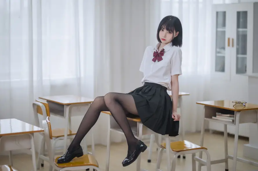 4kjk壁纸 - 少女 - 教室 - 校园「哲风壁纸」