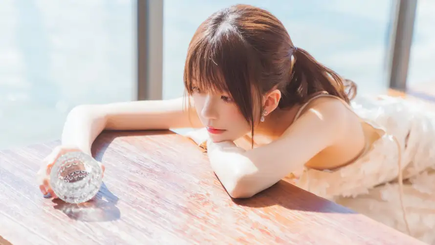 8k姿态壁纸-休闲场景壁纸和美女-热门的壁纸「哲风壁纸」