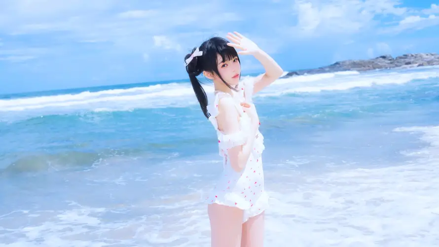 5k美女壁纸-泳装美女和海-海边写真热门的壁纸「哲风壁纸」