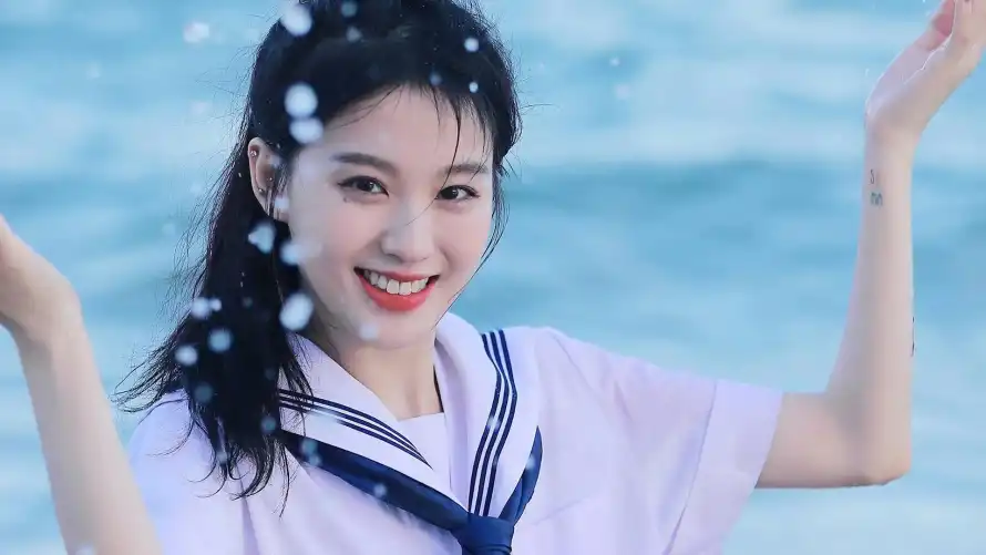 4k美女壁纸 - 魅力 - 夏日风情 - 水花少女「哲风壁纸」