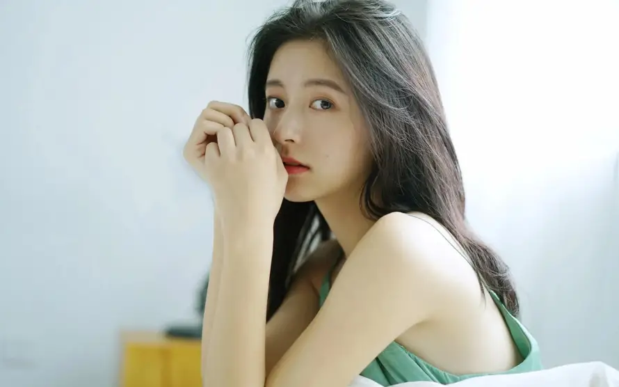 4k清纯壁纸 - 美女 - 室内背景 - 清新氛围「哲风壁纸」
