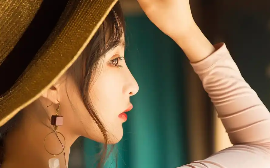 4k美女壁纸 - 迷人 - 侧脸特写 - 时尚穿搭「哲风壁纸」