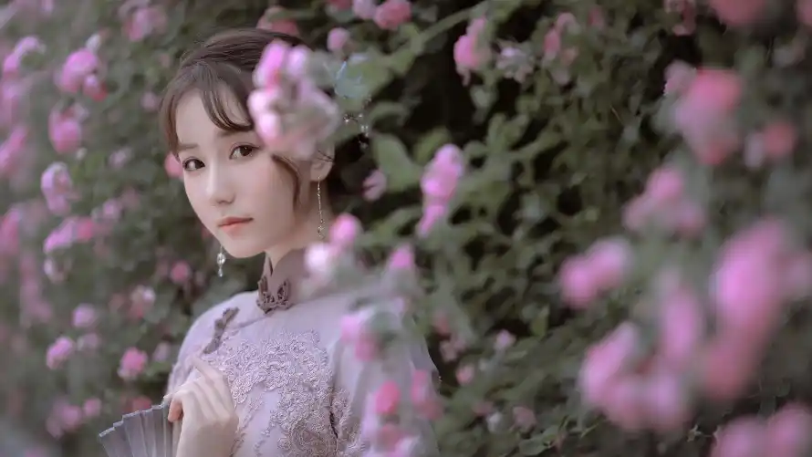 4k美女壁纸 - 迷人 - 清新写真 - 粉色花丛「哲风壁纸」 4k美女壁纸 - 迷人 - 清新写真 - 粉色花丛「哲风壁纸」