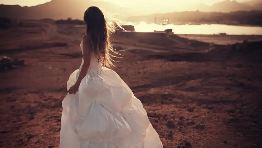 4k美女壁纸 - 迷人 - 夕阳美景 - 户外场景「哲风壁纸」