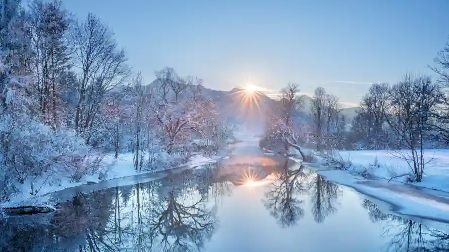 4k自然壁纸 - 雪景 - 冬日河流 - 夕阳倒影「哲风壁纸」