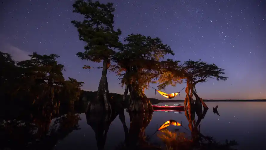 4k自然壁纸 - 风景 - 夜晚摄影 - 小船露营「哲风壁纸」 4k自然壁纸 - 风景 - 夜晚摄影 - 小船露营「哲风壁纸」