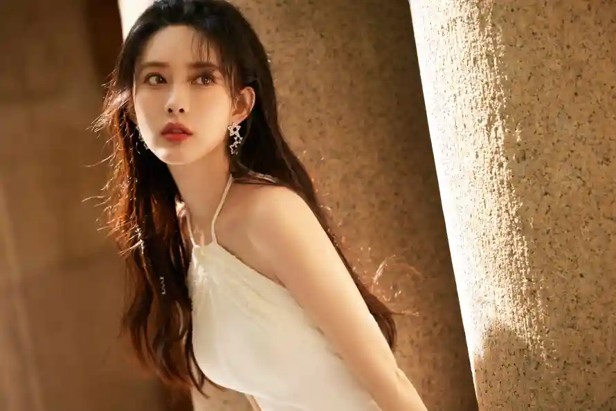 4k养眼壁纸 - 极品 - 吊带裙 - 优雅女性「哲风壁纸」