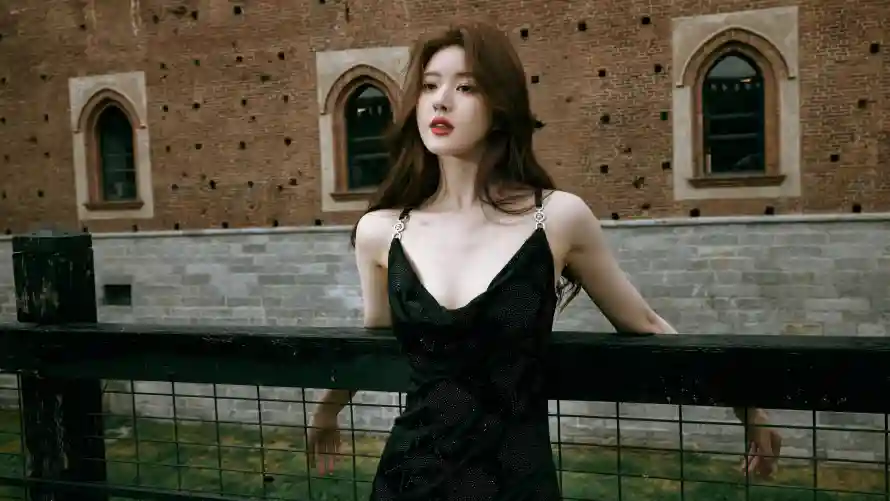 4k养眼壁纸 - 极品 - 养眼美女 - 复古砖墙「哲风壁纸」