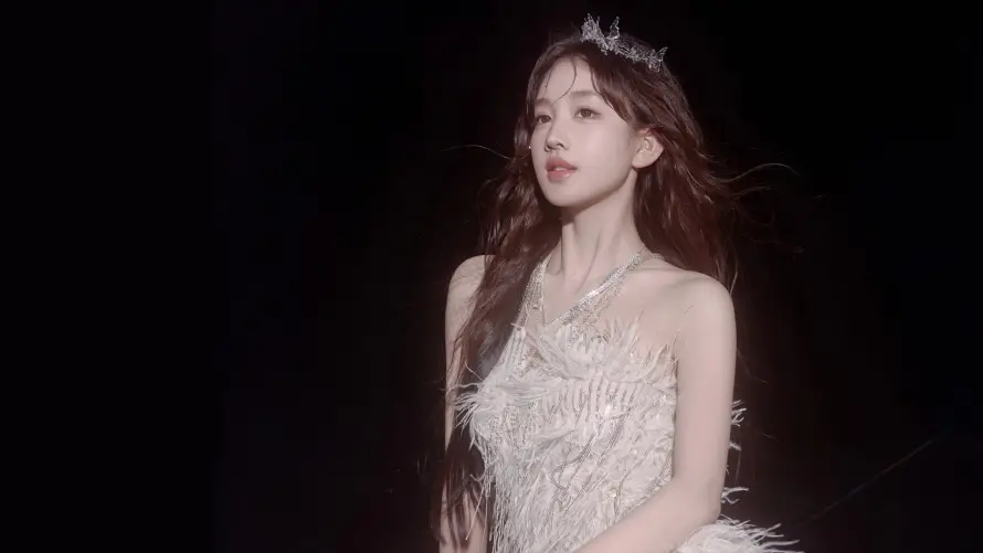 4k明星壁纸 - 美女 - 赵露思 - 优雅造型「哲风壁纸」