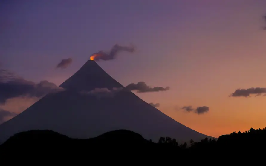 4k日暮壁纸 - 火山 - 烟雾 - 日暮火山「哲风壁纸」