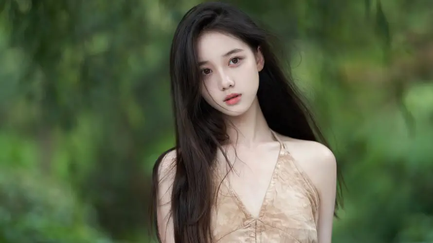 4k女神壁纸 - 美女 - 绿色背景 - 自然背景「哲风壁纸」