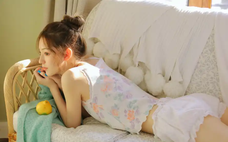 4k卧室壁纸 - 少女 - 兔子玩偶 - 室内场景「哲风壁纸」 4k卧室壁纸 - 少女 - 兔子玩偶 - 室内场景「哲风壁纸」