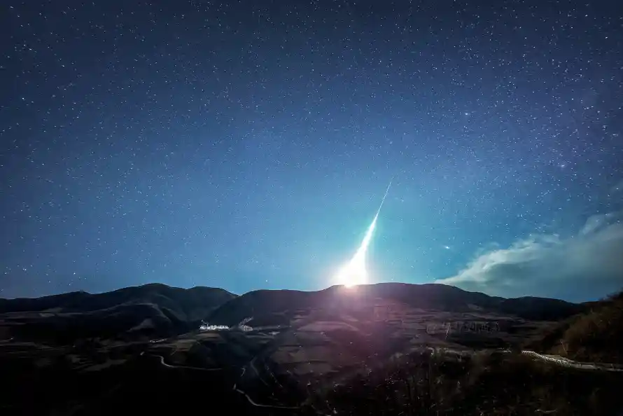4k夜晚壁纸 - 星空 - 火流星 - 夜晚山景「哲风壁纸」