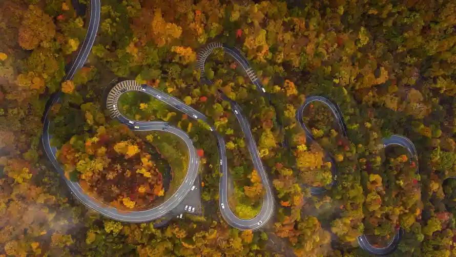 4k秋景壁纸 - 自然 - 俯瞰视角 - 公路风景「哲风壁纸」 4k秋景壁纸 - 自然 - 俯瞰视角 - 公路风景「哲风壁纸」