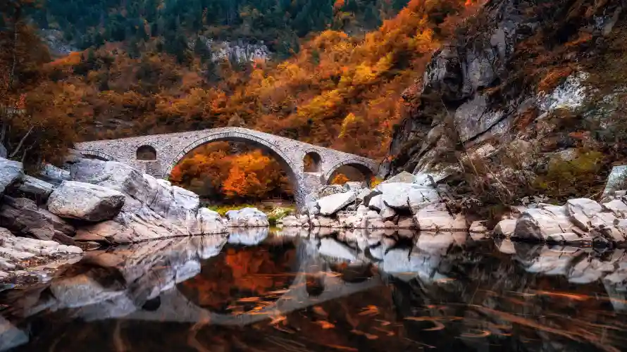 4k自然壁纸 - 风景 - 倒影风光 - 山林秋色「哲风壁纸」