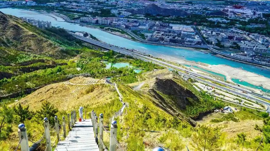 4k山川壁纸 - 拉萨 - 步道 - 河流「哲风壁纸」