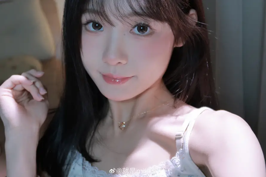 4k少女壁纸 - yes - 室内自拍 - 少女头像「哲风壁纸」