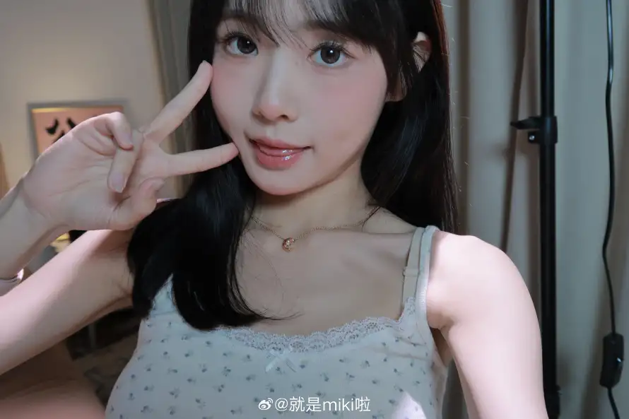 4k少女壁纸 - 居家 - 比心 - 清新「哲风壁纸」