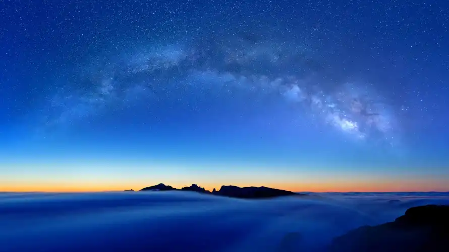 4k云海壁纸 - 夜空 - 山峰 - 星河「哲风壁纸」 4k云海壁纸 - 夜空 - 山峰 - 星河「哲风壁纸」