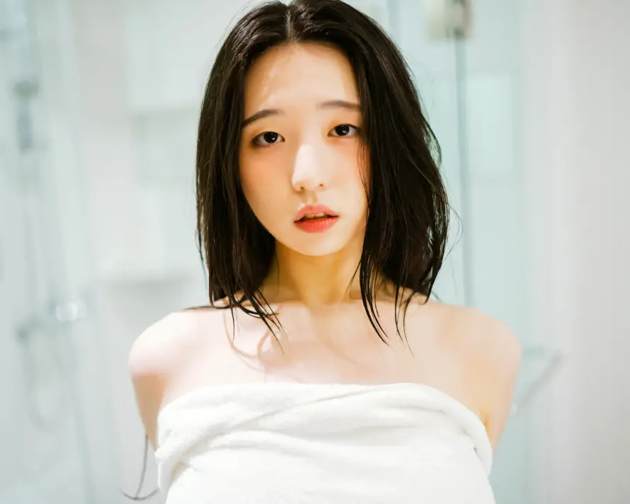 4k妍雨壁纸 - 写真特写 - 浴室湿发 - 浴巾造型「哲风壁纸」