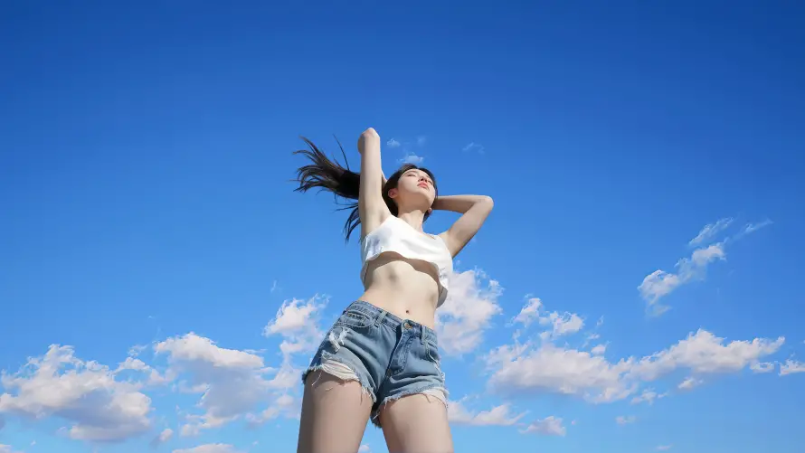 4k性感美女壁纸 - 户外美景 - 晴空微风 - 美女写真「哲风壁纸」