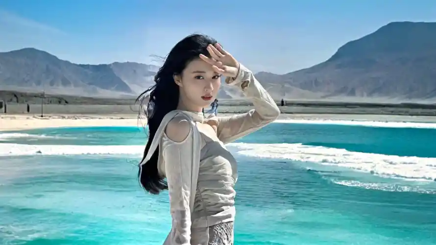 4k盐湖壁纸 - 美女 - 王楚然 - 优雅穿搭「哲风壁纸」