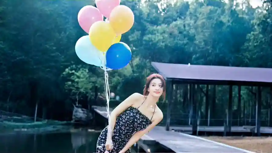 4k美女壁纸 - 王楚然 - 彩色气球 - 户外场景「哲风壁纸」 4k美女壁纸 - 王楚然 - 彩色气球 - 户外场景「哲风壁纸」