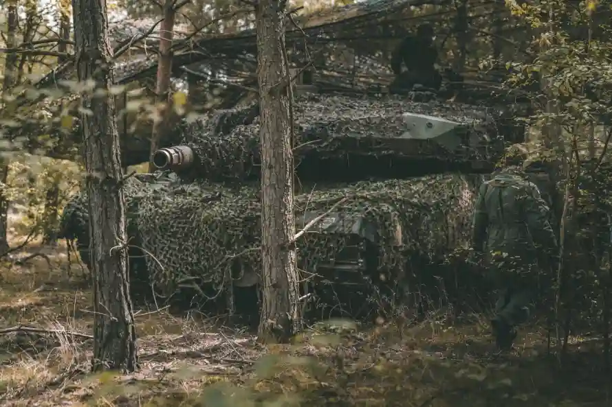 4k军事壁纸 - 坦克 - 士兵 - 树林「哲风壁纸」 4k军事壁纸 - 坦克 - 士兵 - 树林「哲风壁纸」