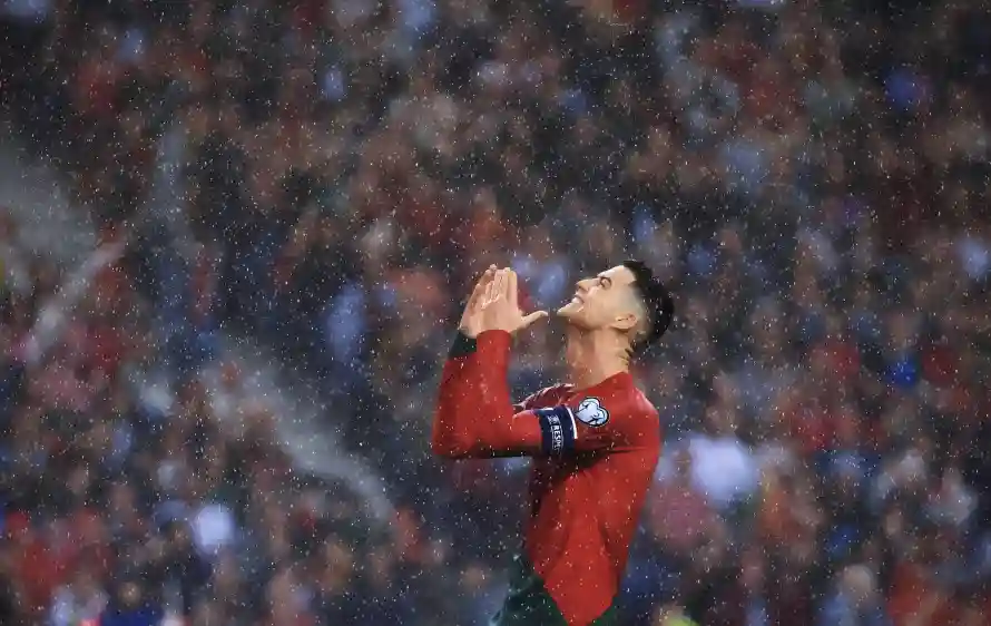 2kC罗壁纸-葡萄牙队服和庆祝-球星免费下载「哲风壁纸」