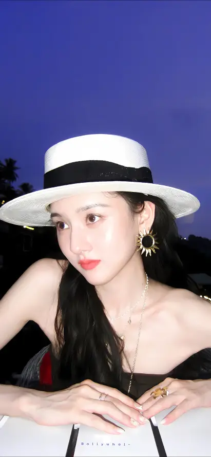 4k明星壁纸 - 白帽 - 美女 - 耳环「哲风壁纸」