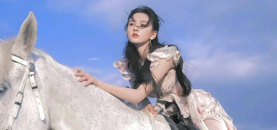 4k明星壁纸 - 白马 - 美女 - 蓝天「哲风壁纸」 4k明星壁纸 - 白马 - 美女 - 蓝天「哲风壁纸」