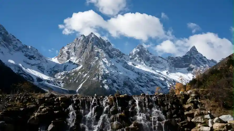 4k瀑布壁纸 - 白云 - 蓝天 - 雪山「哲风壁纸」 4k瀑布壁纸 - 白云 - 蓝天 - 雪山「哲风壁纸」