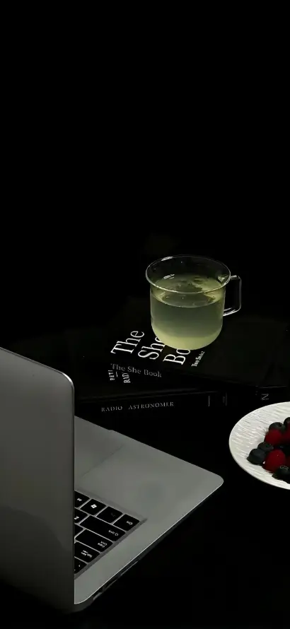 4k书本壁纸 - 桌面 - 简约 - 草莓「哲风壁纸」