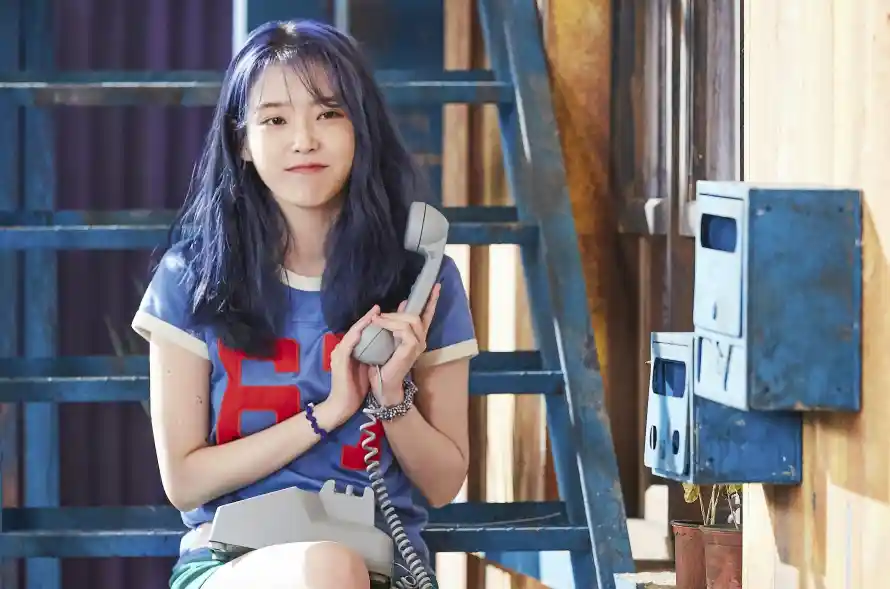 4kIU壁纸 - 李知恩 - 休闲穿搭 - 复古电话「哲风壁纸」 4kIU壁纸 - 李知恩 - 休闲穿搭 - 复古电话「哲风壁纸」