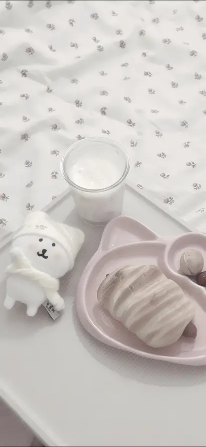 4k可爱壁纸 - 玩偶 - 浅色调 - 自嘲熊「哲风壁纸」