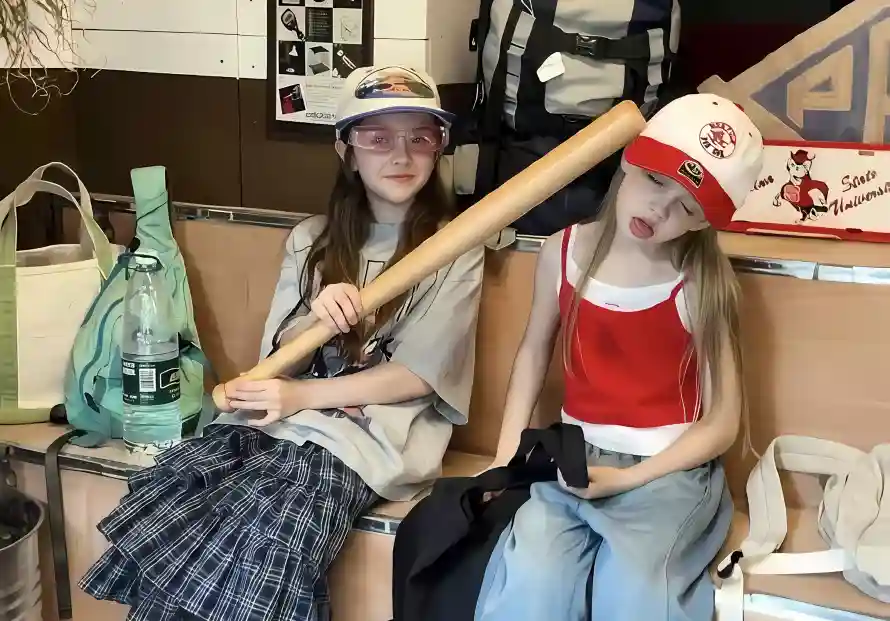 4k女孩壁纸 - 欧美 - 棒球杆 - wallpaper「哲风壁纸」