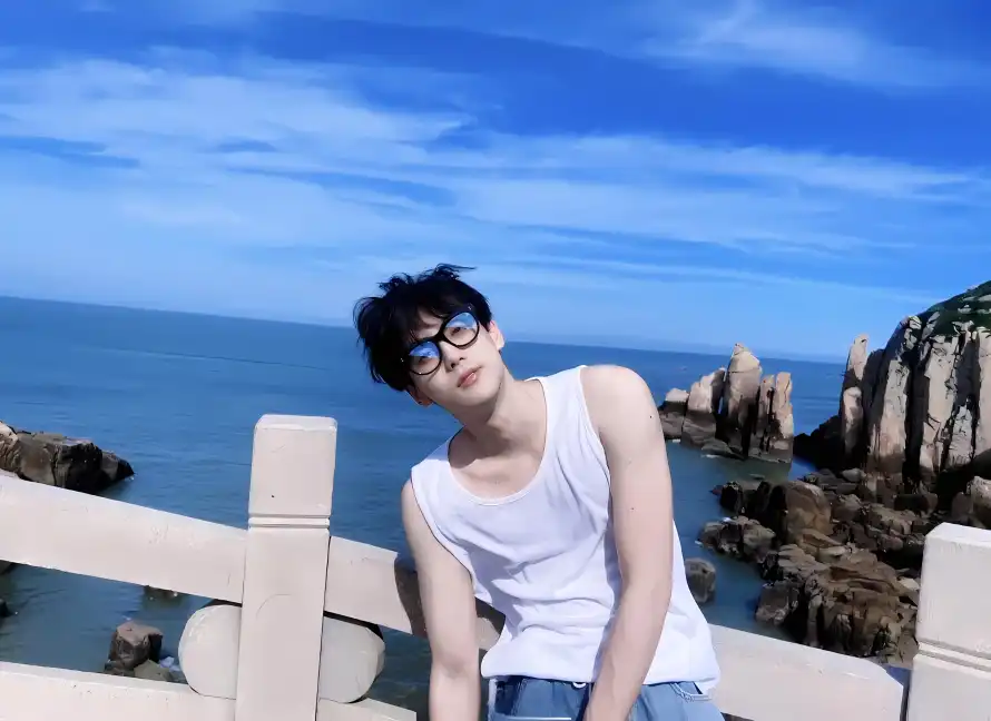 2k墨镜壁纸-牛仔裤壁纸和岩石-白色背心壁纸推荐「哲风壁纸」