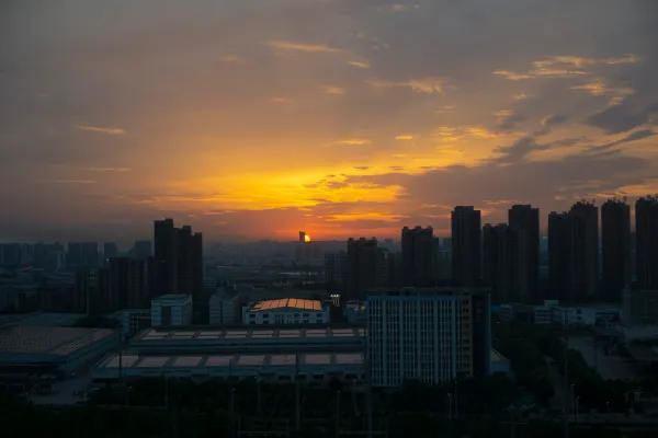 4k城市壁纸 - 云 - 天空 - 太阳「哲风壁纸」