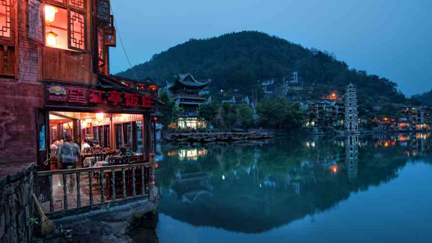4k丘陵壁纸 - 山 - 水 - 灯「哲风壁纸」