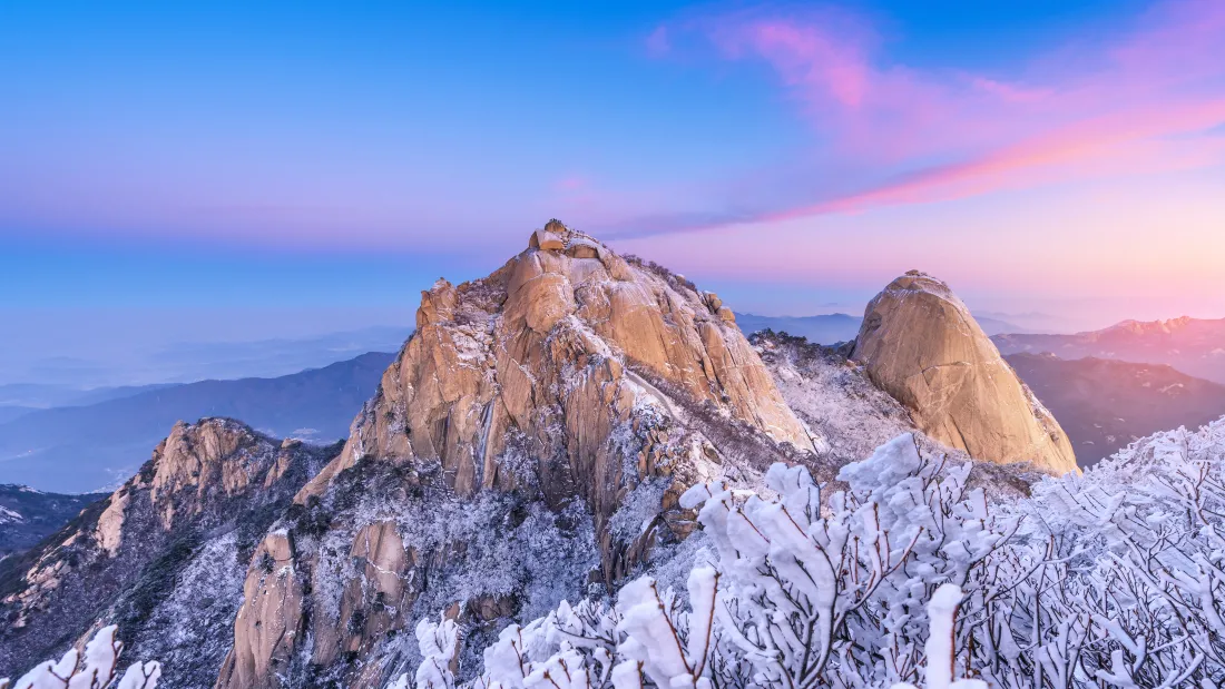 4k壮观雪山峰壁纸｜日照金山背景图片 - 自然风景「哲风壁纸」