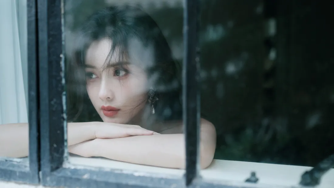 4k孟子义壁纸｜窗边氛围感背景图片 - 唯美风「哲风壁纸」