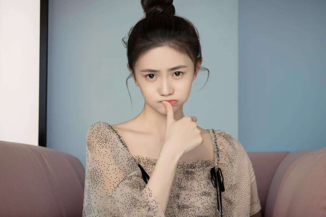 3k(刘浩存壁纸｜温柔气质背景图片 - 丸子头美女)「哲风壁纸」