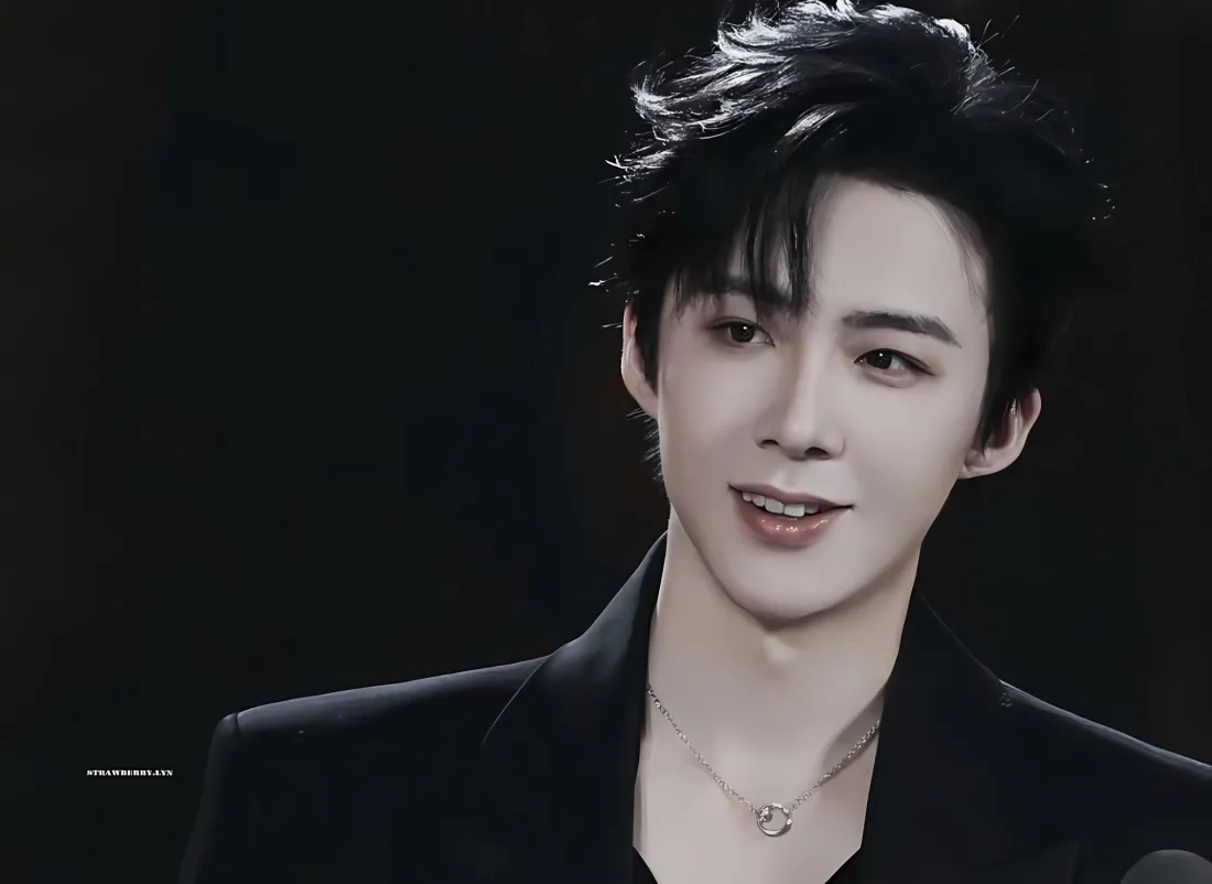 2k刘宇宁壁纸｜黑色西装写真 - 帅气明星「哲风壁纸」